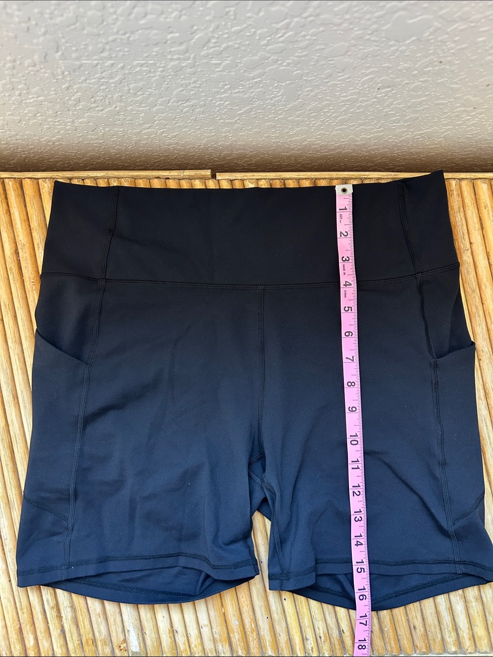 Fabletics Black Oasis High-Rise 6” Athletic Shorts with Side Pockets - Picture 2 of 6